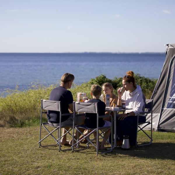  Camping am Wasser, Familie