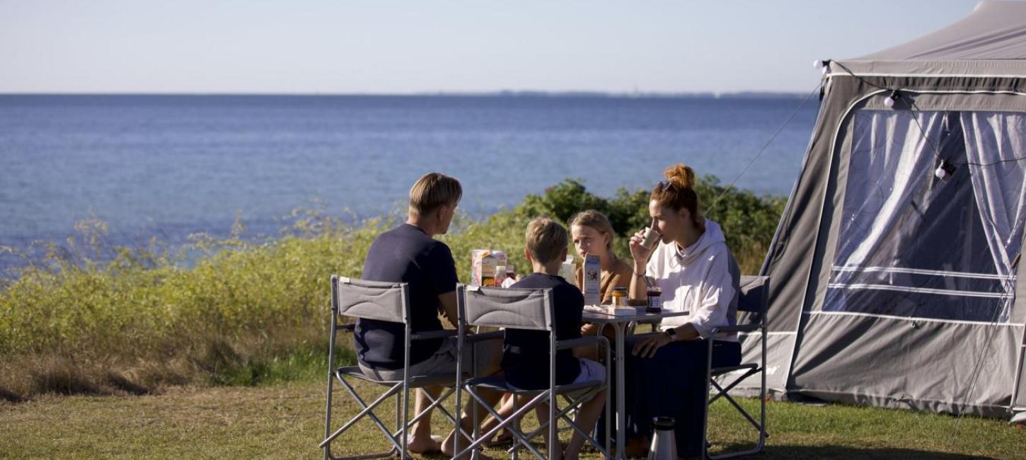  Camping am Wasser, Familie