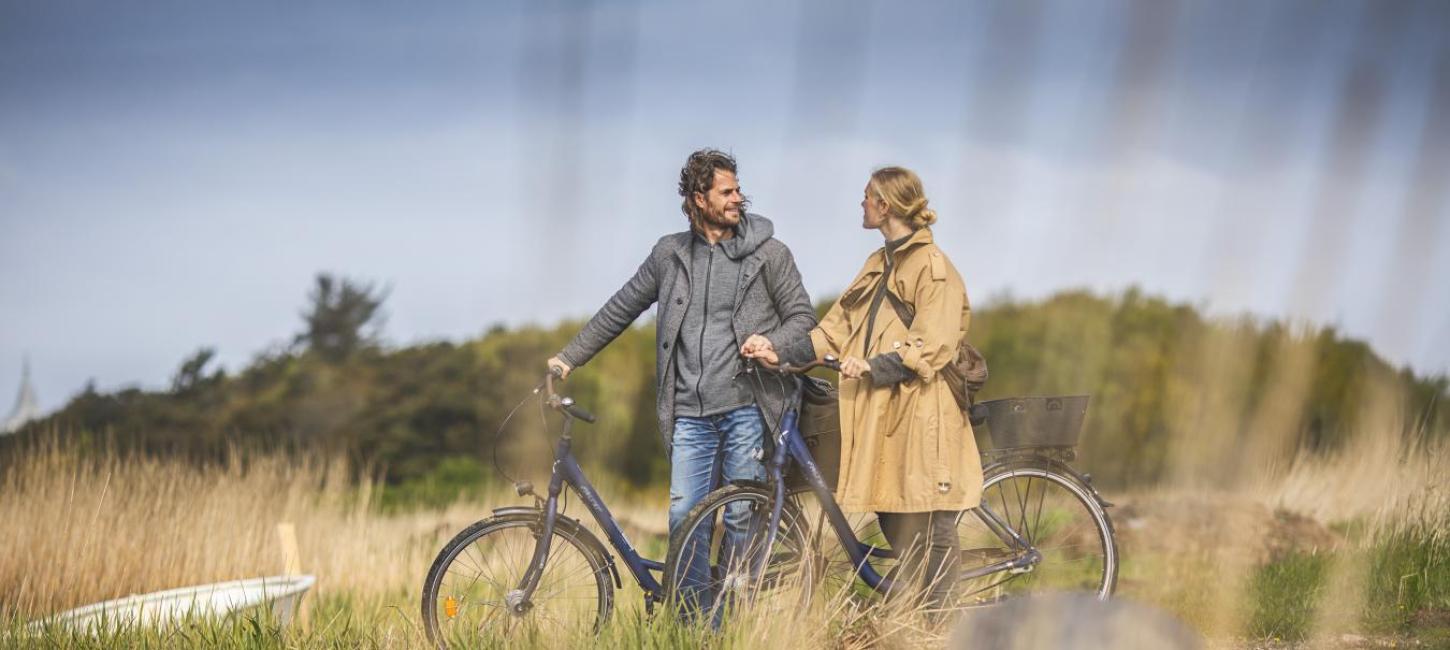 Paar auf Fahrradtour am Ringkøbing Fjord