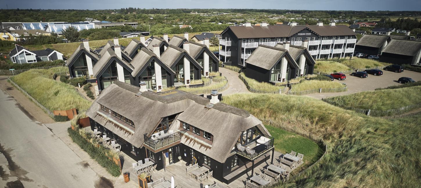 Dronefoto af Hvidebjerg Strand Feriepark i Blåvand