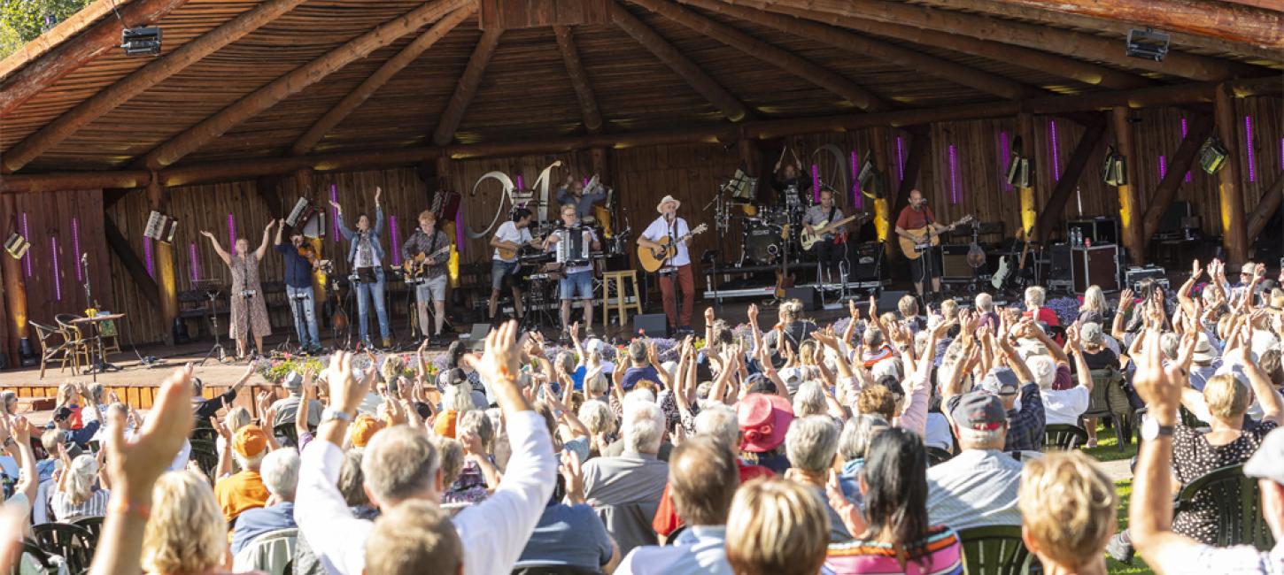 Koncert på scenen i Mariehaven