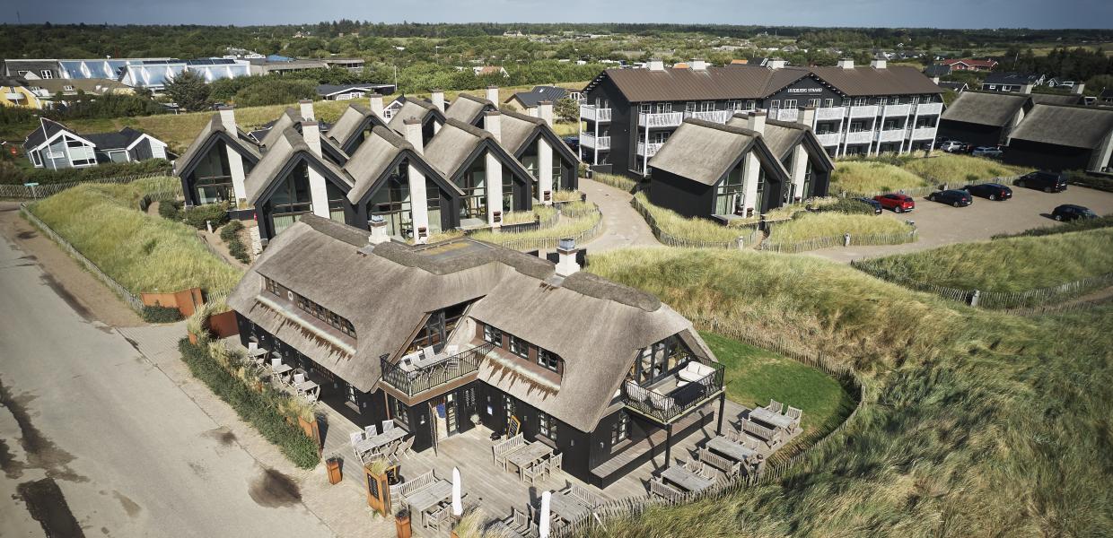 Dronefoto af Hvidebjerg Strand Feriepark i Blåvand