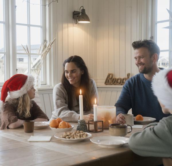 En familie holder juleferie