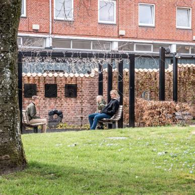 Familie på tur i Varde Garten