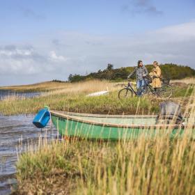 Paar auf Fahrradtour am Ringkøbing Fjord