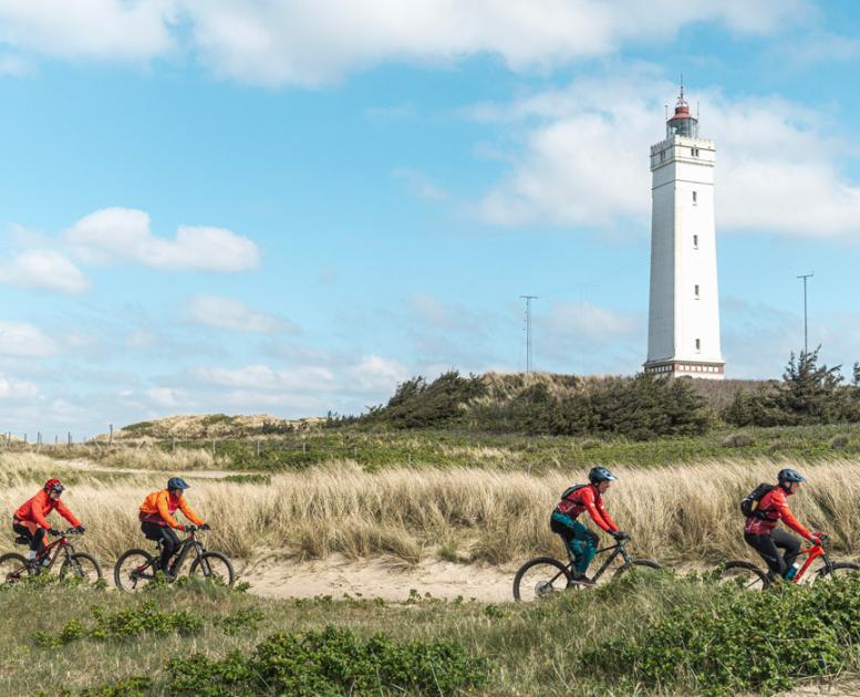 Cyklister ved Blåvandshuk Fyr